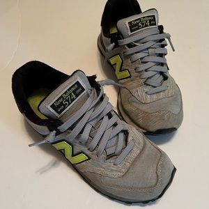 New Balance 574 Women's Sz 8.5 Sneaker Gray Black Neon Green